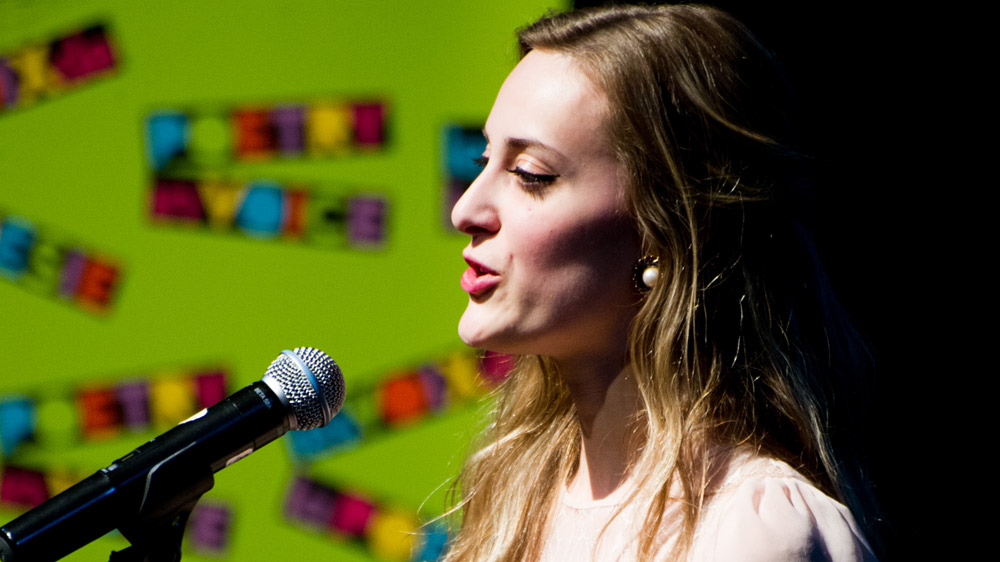 Eve Mangin, from Collège Lionel-Groulx, Québec, recites Shakespeare’s “Sonnet XXIX”.